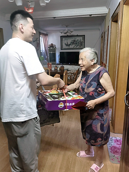 浙農(nóng)實(shí)業(yè)寧波項(xiàng)目組織開展&ldquo;八一&rdquo;擁軍慰問活動