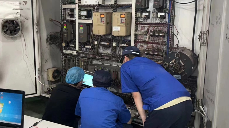 爭分奪秒攻難題 上下齊心保運轉&mdash;&mdash;記新光公司包材事業(yè)部巴頓機搶修