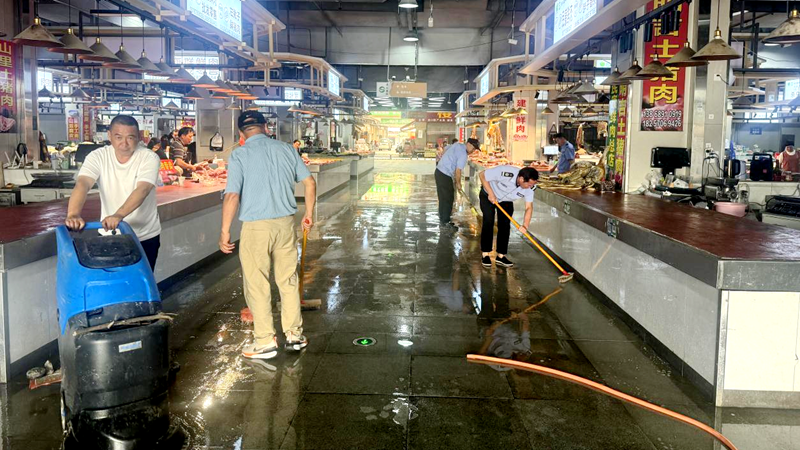 浦江農(nóng)批市場(chǎng)開展衛(wèi)生整治運(yùn)動(dòng)