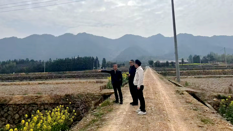 之豇種業技術人員赴省社常山幫扶基地開展春耕技術指導